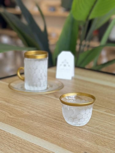 طقم شاهي وقهوة 18 قطعة وبتفاصيل ثلجية وذهبية