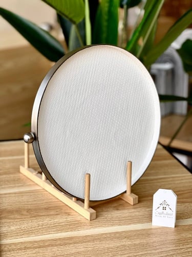 صينية جلد دائرية من الجلد والمعدن