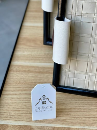 صينية من الخشب والجلد