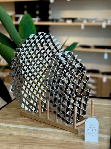 صحن تقديم أو ديكور دائري من المعدن