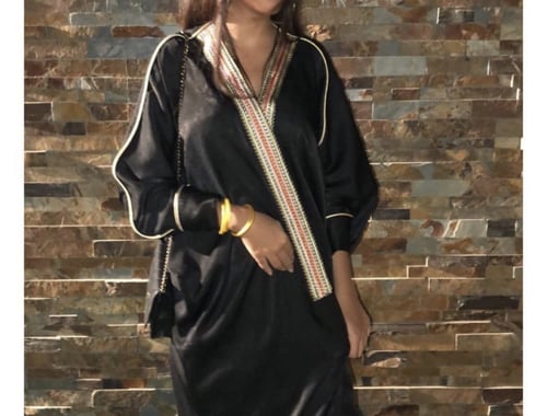 عباية تطريز أمامي الوان تراثية