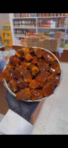 علبه شيشي مضاف لها دبس