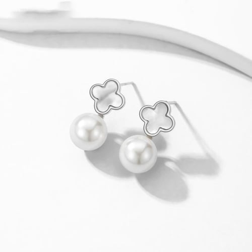 أقراط فضة على شكل زهرة فرنسية مرصعة بالزركون