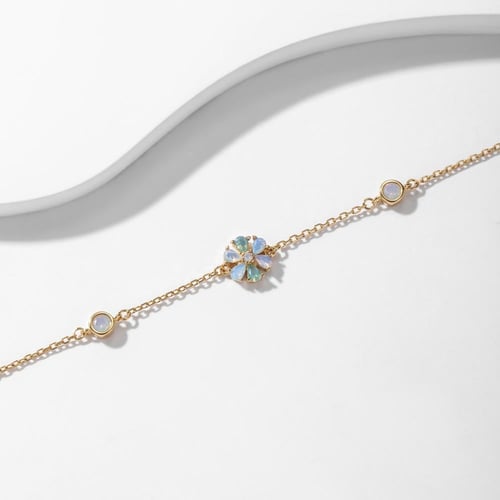 اسوارة عصرية بتصميم أنيق مزين بالزهور مطلية بالذهب...