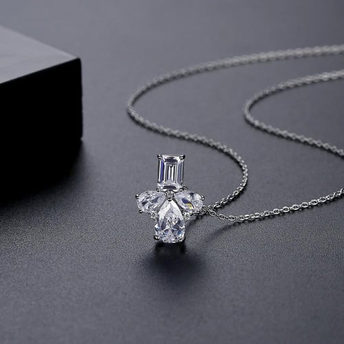 سلسال فاخر من حجر الكريستال المثلج والزركون