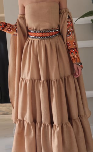 فستان أكمام تطريز