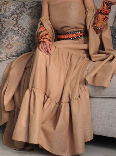 فستان أكمام تطريز