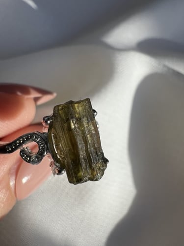 خاتم تورمالين اخضر خام