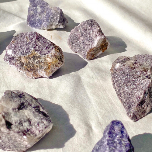 لابيدولايت خام طبيعي عالي الجودة