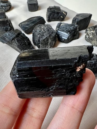 تورمالين اسود خام