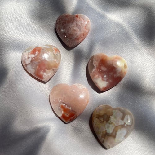 زهرة العقيق قلب صغير