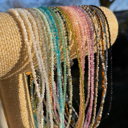 سلاسل احجار كريمة