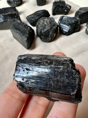 تورمالين اسود خام