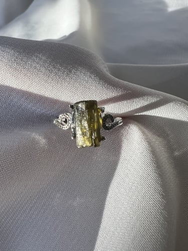 خاتم تورمالين اخضر خام