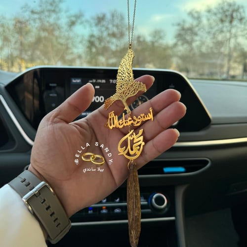 تعليقة سيارة عود مع رسمة الصقر