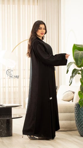 عباية كريب ملكي بتطريز ناعم