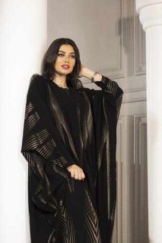 عباية اسود نص بشت بتطريز نحاسي