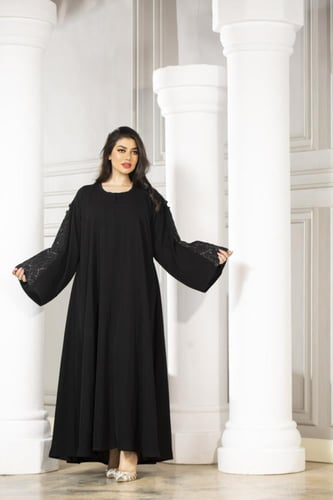 عباية اسود بتطريز في الاكمام