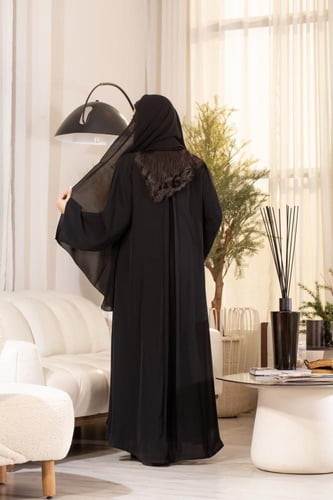 عباية نص كلوش بتطريز اسود وكسره من الخلف