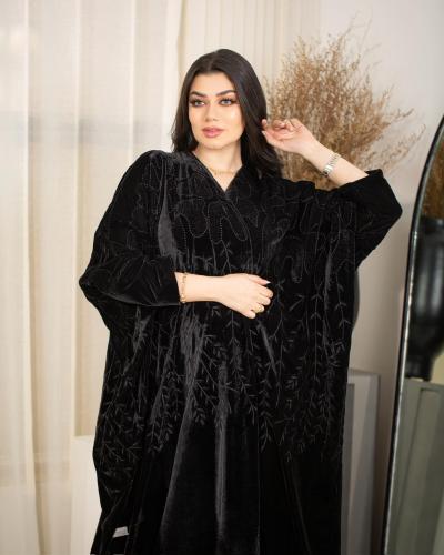 عباية بشت مخمل بتطريز اسود