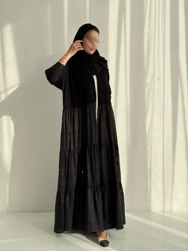 عباية كريب مع قماش مخرم