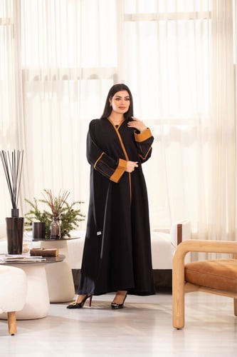 عباية نص كلوش اسود مع كموني