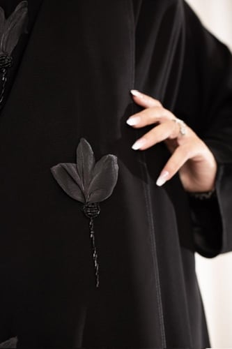 عباية اسود بتطريز اسود ورد