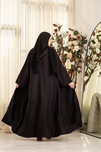 عباية كريب بتطريز أنيق
