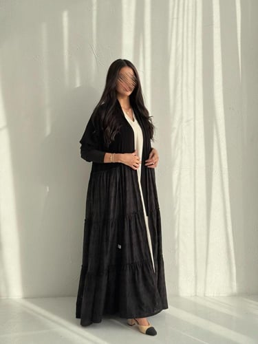 عباية كريب مع قماش مخرم