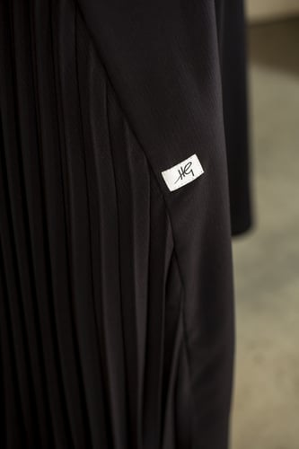 عباية كحلي بكسرات جانبية