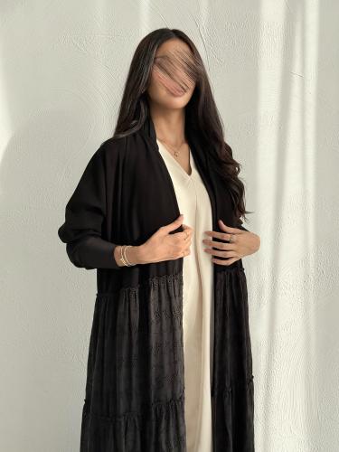 عباية كريب مع قماش مخرم