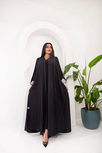 ‏ ‎‏‎‏عباية اسود كريب بتطريز رمادي