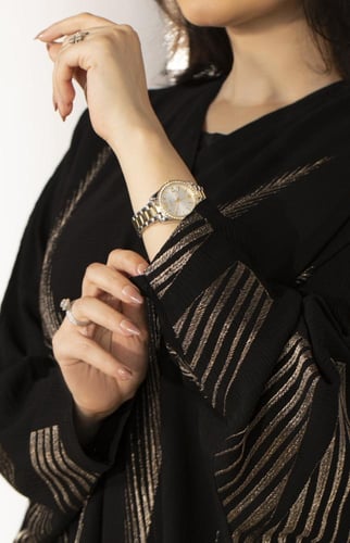 عباية اسود نص بشت بتطريز نحاسي