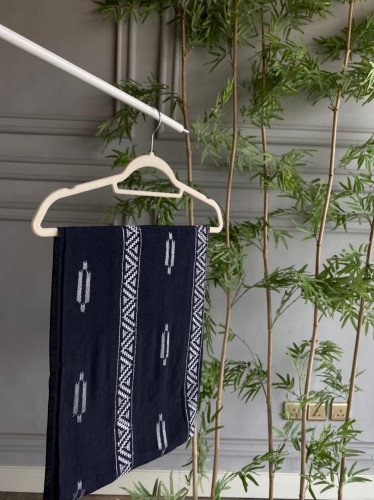 طرحة كحلي بتطريز ابيض