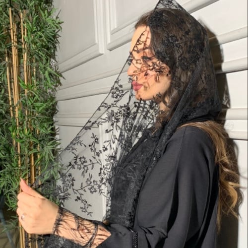 طرحة تُل اسود