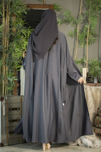 عباية رمادي نص بشت بتطريز رمادي