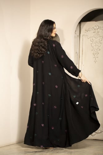 عباية اسود كلوش بتطريز ورد