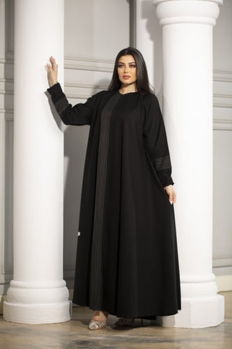 عباية كلوش بتطريز ابيض ناعم