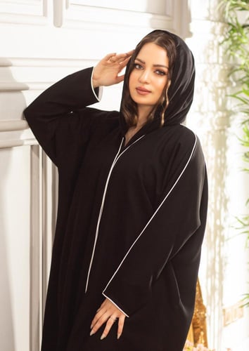 عباية ديجتال اسود بتطريز ابيض