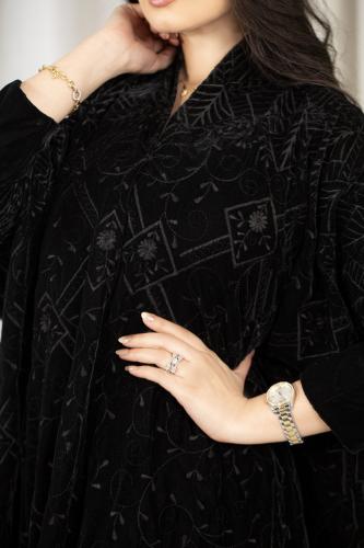 عباية بشت مخمل بتطريز اسود