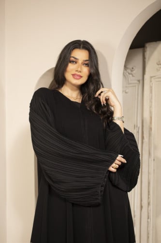 عباية اسود بتكسير بالاكمام