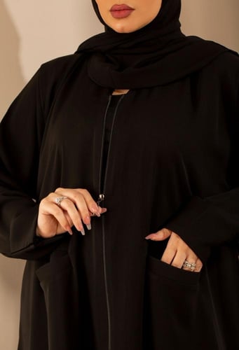 عباية اسود كلوش بسحاب