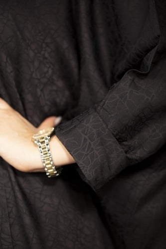 عباية اسود حرير نص بشت