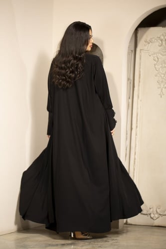 عباية اسود باكمام مميزة
