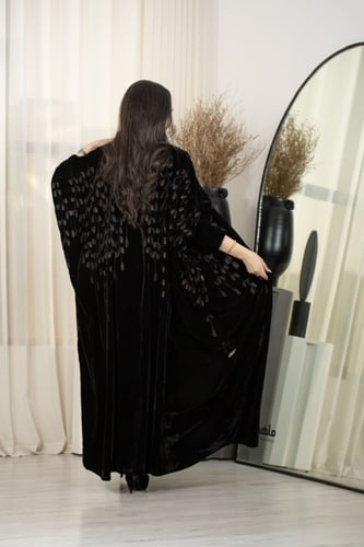 عباية بشت مخمل بتطريز رمادي