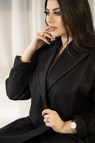 عباية جوخ بتطريز ذهبي