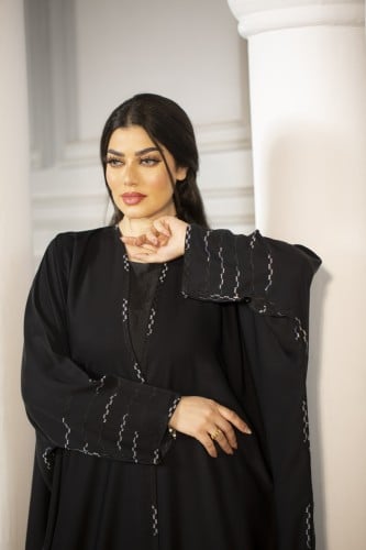 عباية اسود بتطريز ابيض