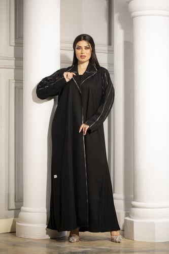 عباية اسود بكسرات ناعمة