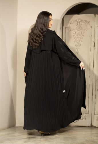 عباية اسود بياقة رسمية وكسرات خلفية