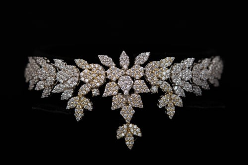 طقم سهرات فضة باللون الفضي والذهبي